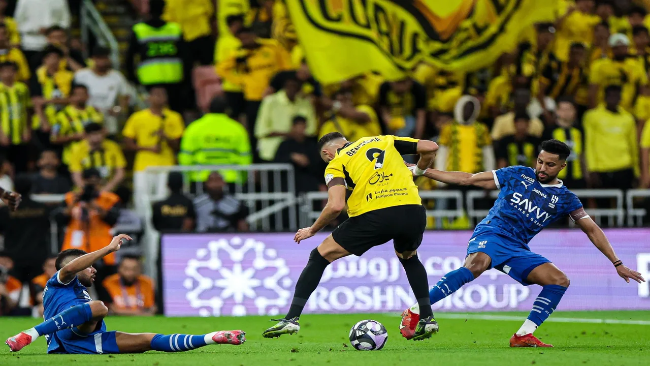 قمة الهلال والاتحاد.. القناة الناقلة وهوية المعلق وموعد انطلاق المواجهة المرتقبة